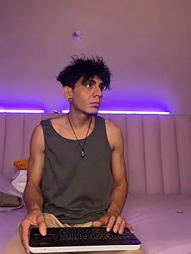 abrilandjulian online show from March 2026 11:52:02 AM