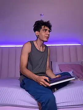 abrilandjulian online show from March 2026 11:31:01 AM