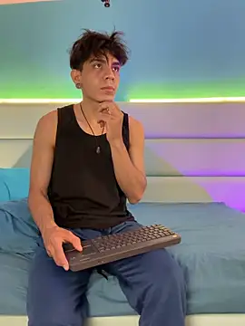 abrilandjulian online show from March 2026 12:09:02 PM