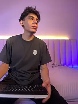 abrilandjulian online show from May 2026 12:25:02 PM