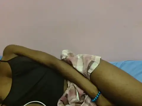 Snapshot of Sexybee01 chatting on February 2026 11:28:02 PM Sexybee01 online show from February 2026 11:28:02 PM