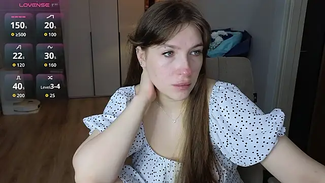 Snapshot of HennessyA chatting on February 2026 05:05:02 AM HennessyA online show from February 2026 05:05:02 AM