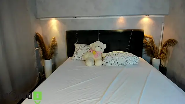 Snapshot of Emily_Lews chatting on February 2026 01:05:02 AM Emily Lews online show from February 2026 01:05:02 AM