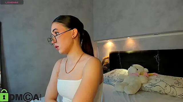 Emily Lews online show from March 2026 01:00:02 AM