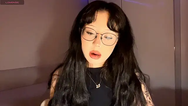 Snapshot of KateGlowee chatting on February 2026 01:45:02 PM KateGlowee online show from February 2026 01:45:02 PM