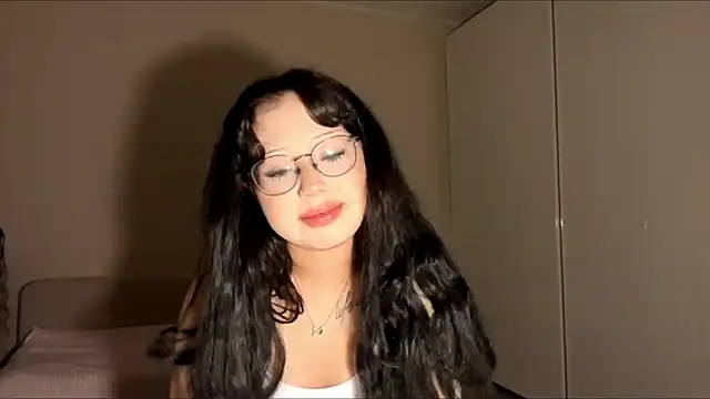 Snapshot of KateGlowee chatting on February 2026 03:03:02 PM KateGlowee online show from February 2026 03:03:02 PM