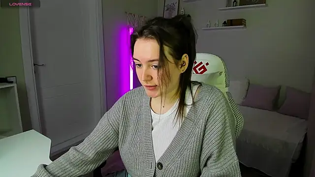 Laura CollinsS online show from May 2026 01:24:01 AM