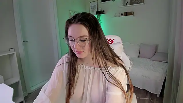 Laura CollinsS online show from March 2026 12:49:02 AM