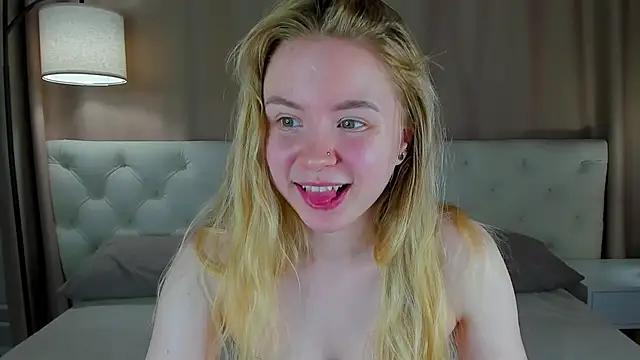 Snapshot of Linda__Bloom chatting on June 2026 12:48:02 AM Linda Bloom online show from June 2026 12:48:02 AM
