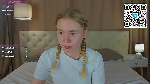 Snapshot of Linda__Bloom chatting on June 2026 02:53:01 AM Linda Bloom online show from June 2026 02:53:01 AM