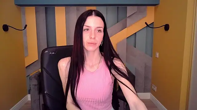 Snapshot of NoirDiva chatting on April 2026 05:47:01 AM NoirDiva online show from April 2026 05:47:01 AM