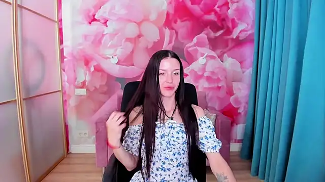 Snapshot of NoirDiva chatting on June 2026 05:52:02 AM NoirDiva online show from June 2026 05:52:02 AM