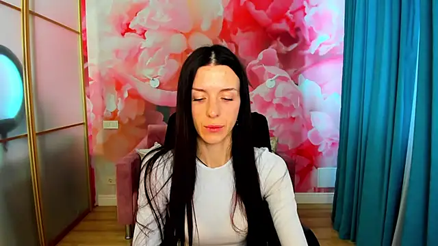 Snapshot of NoirDiva chatting on April 2026 06:11:02 AM NoirDiva online show from April 2026 06:11:02 AM