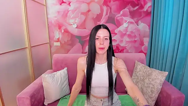 Snapshot of NoirDiva chatting on June 2026 05:51:02 AM NoirDiva online show from June 2026 05:51:02 AM