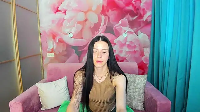 Snapshot of NoirDiva chatting on June 2026 06:08:01 AM NoirDiva online show from June 2026 06:08:01 AM