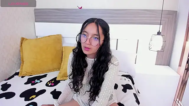 Emilyblussh online show from March 2026 06:35:02 PM