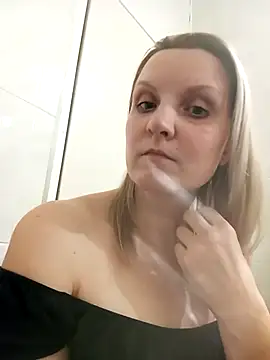 Snapshot of SusanGold9211 chatting on February 2026 09:47:01 PM SusanGold9211 online show from February 2026 09:47:01 PM