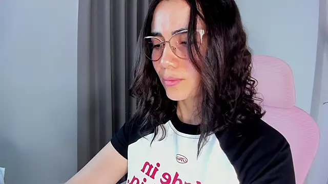 sara ospina22 online show from April 2026 01:52:02 PM
