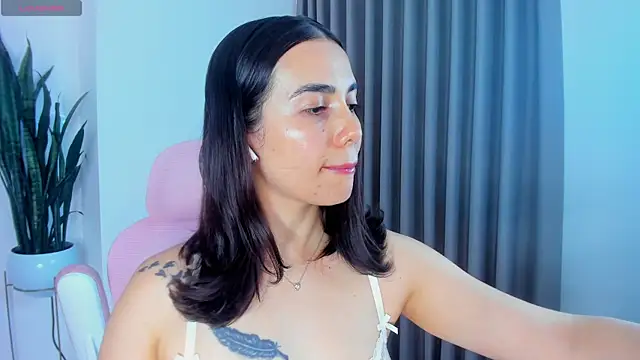 Snapshot of sara_ospina22 chatting on May 2026 09:04:02 PM sara ospina22 online show from May 2026 09:04:02 PM