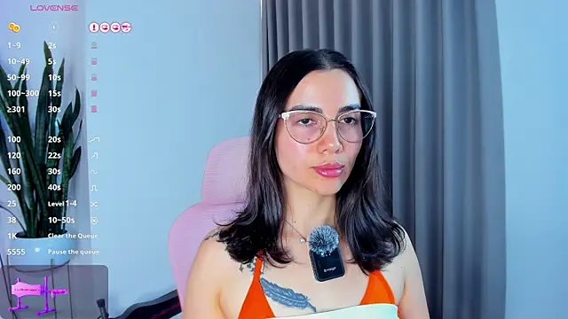 Snapshot of sara_ospina22 chatting on June 2026 08:28:01 PM sara ospina22 online show from June 2026 08:28:01 PM