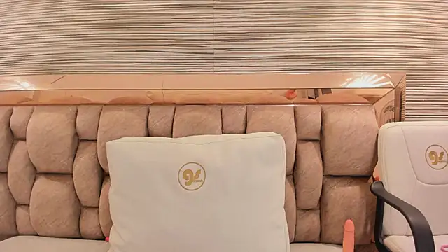 Snapshot of annie_shine_ chatting on February 2026 11:34:01 AM annie shine online show from February 2026 11:34:01 AM