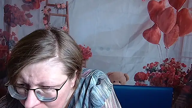 Snapshot of RadaChudna chatting on February 2026 06:11:02 AM RadaChudna online show from February 2026 06:11:02 AM