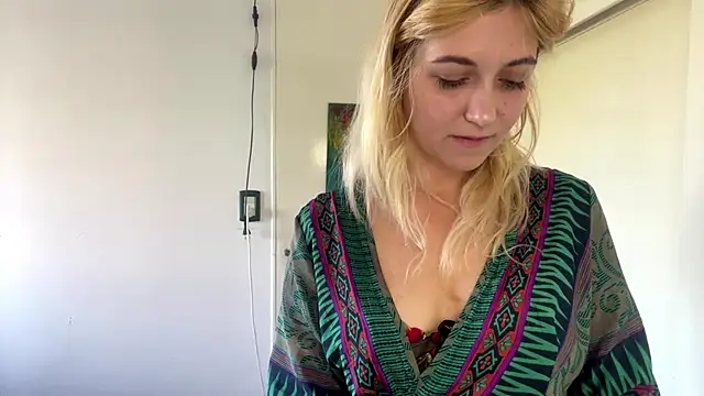 Sophiasnarl online show from February 2026 08:08:02 PM