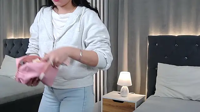 VikkyVonn online show from May 2026 06:48:02 AM