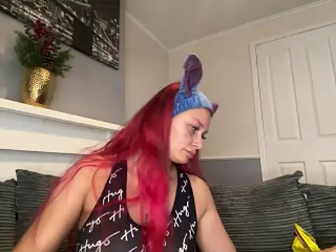 Snapshot of FoxyValentine chatting on June 2026 03:00:01 PM FoxyValentine online show from June 2026 03:00:01 PM