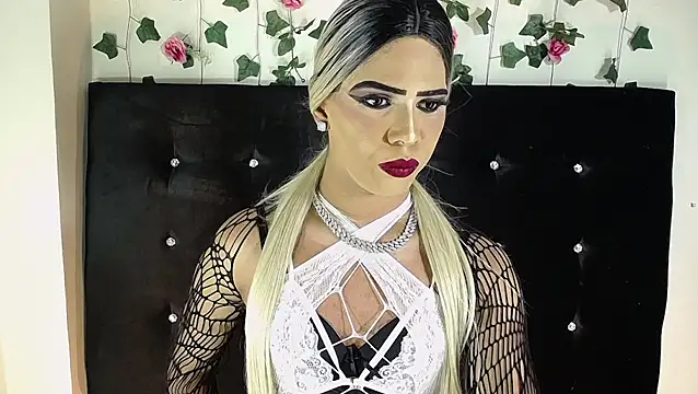 Kristal Queen01 online show from April 2026 01:41:02 PM