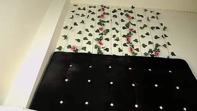 Kristal Queen01 online show from April 2026 06:22:01 PM