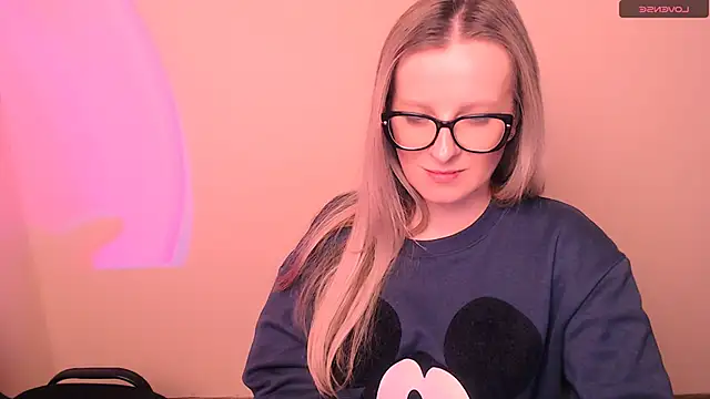 Snapshot of AnnePeach chatting on February 2026 05:28:02 AM AnnePeach online show from February 2026 05:28:02 AM