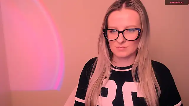 Snapshot of AnnePeach chatting on February 2026 05:33:02 PM AnnePeach online show from February 2026 05:33:02 PM