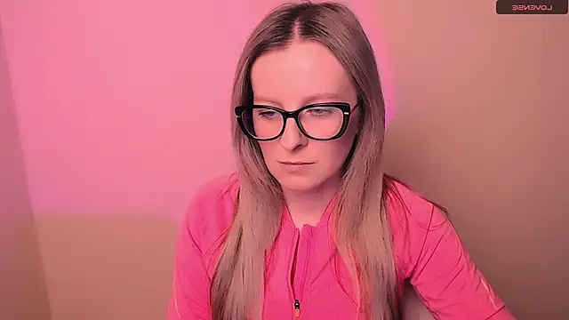 Snapshot of AnnePeach chatting on February 2026 04:30:02 PM AnnePeach online show from February 2026 04:30:02 PM