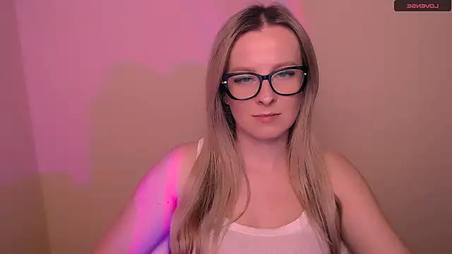 Snapshot of AnnePeach chatting on March 2026 05:53:02 PM AnnePeach online show from March 2026 05:53:02 PM