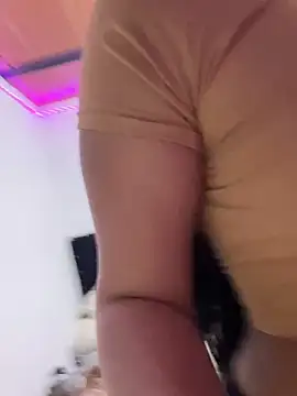 Snapshot of Valentina_Diaz15 chatting on February 2026 02:12:02 AM Valentina Diaz15 online show from February 2026 02:12:02 AM