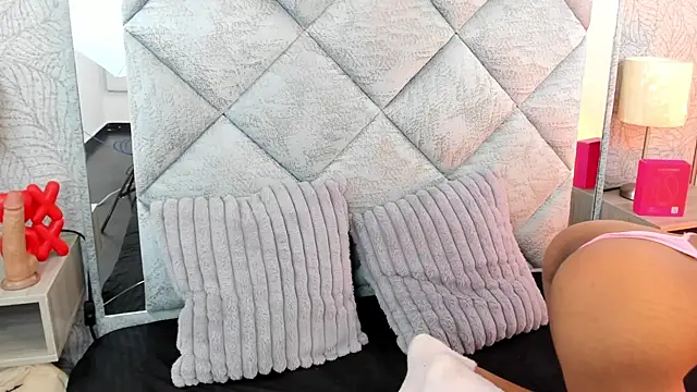 Lunakellerr online show from March 2026 11:23:02 AM