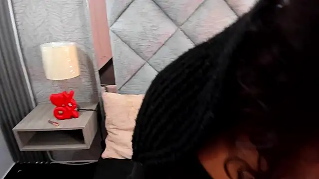 Lunakellerr online show from March 2026 11:03:01 AM