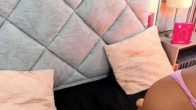 Lunakellerr online show from March 2026 11:16:02 AM