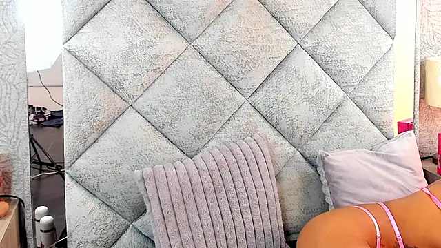 Lunakellerr online show from March 2026 11:20:01 AM