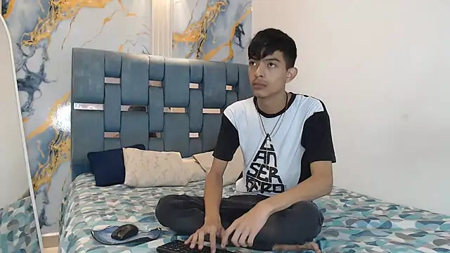 KITTY BOSH online show from April 2026 01:12:02 PM