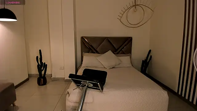 CarolineEvans x online show from March 2026 04:26:01 AM