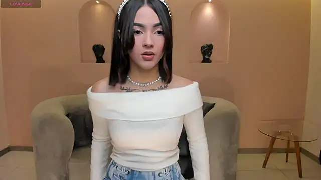 CarolineEvans x online show from March 2026 04:12:01 AM