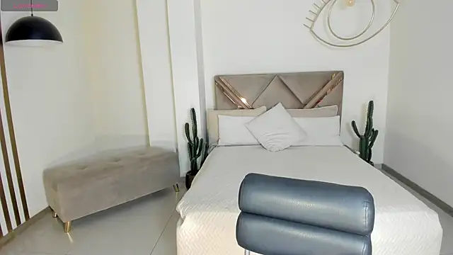 CarolineEvans x online show from March 2026 04:01:02 AM