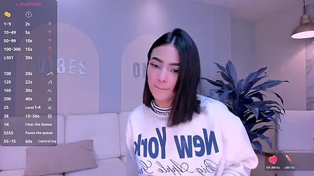 CarolineEvans x online show from March 2026 03:55:01 AM