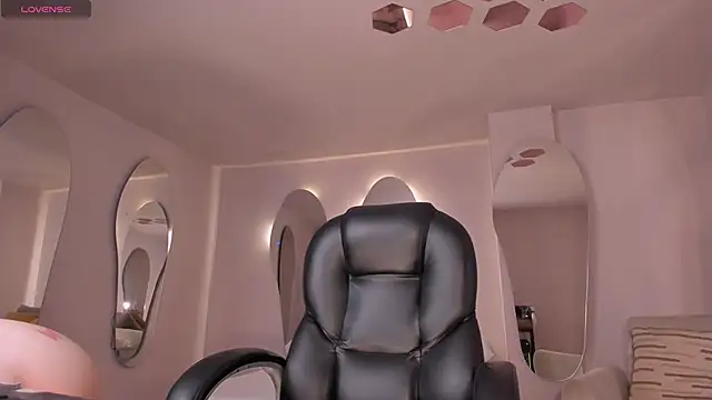 CarolineEvans x online show from April 2026 04:09:01 AM