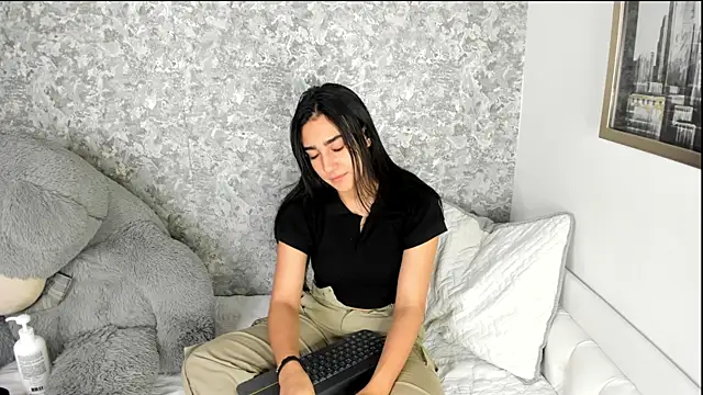 Anika H online show from May 2026 01:05:01 PM