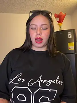 Sofi Collinss online show from April 2026 11:50:02 PM