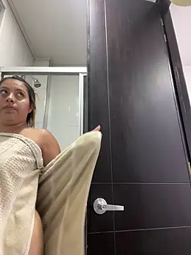 Emiily joee  online show from April 2026 09:54:02 PM