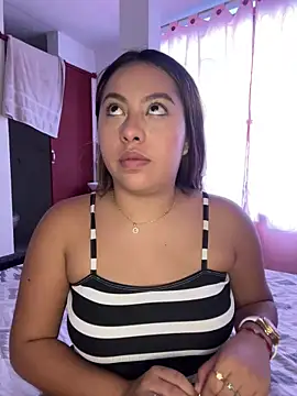 Emiily joee  online show from May 2026 09:11:02 PM